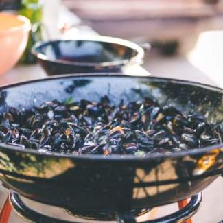 Grand plat de moules cuisson de moule camping la cote messanges